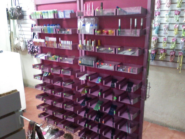 BISUTERIA EN GENERAL LENTES,COLLARES,ARETES,PULSERAS,ANILLOS,DECORACIONES PARA. UÑAS